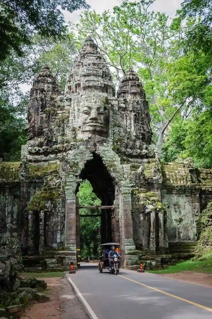 Angkor Wat – Silk Farm